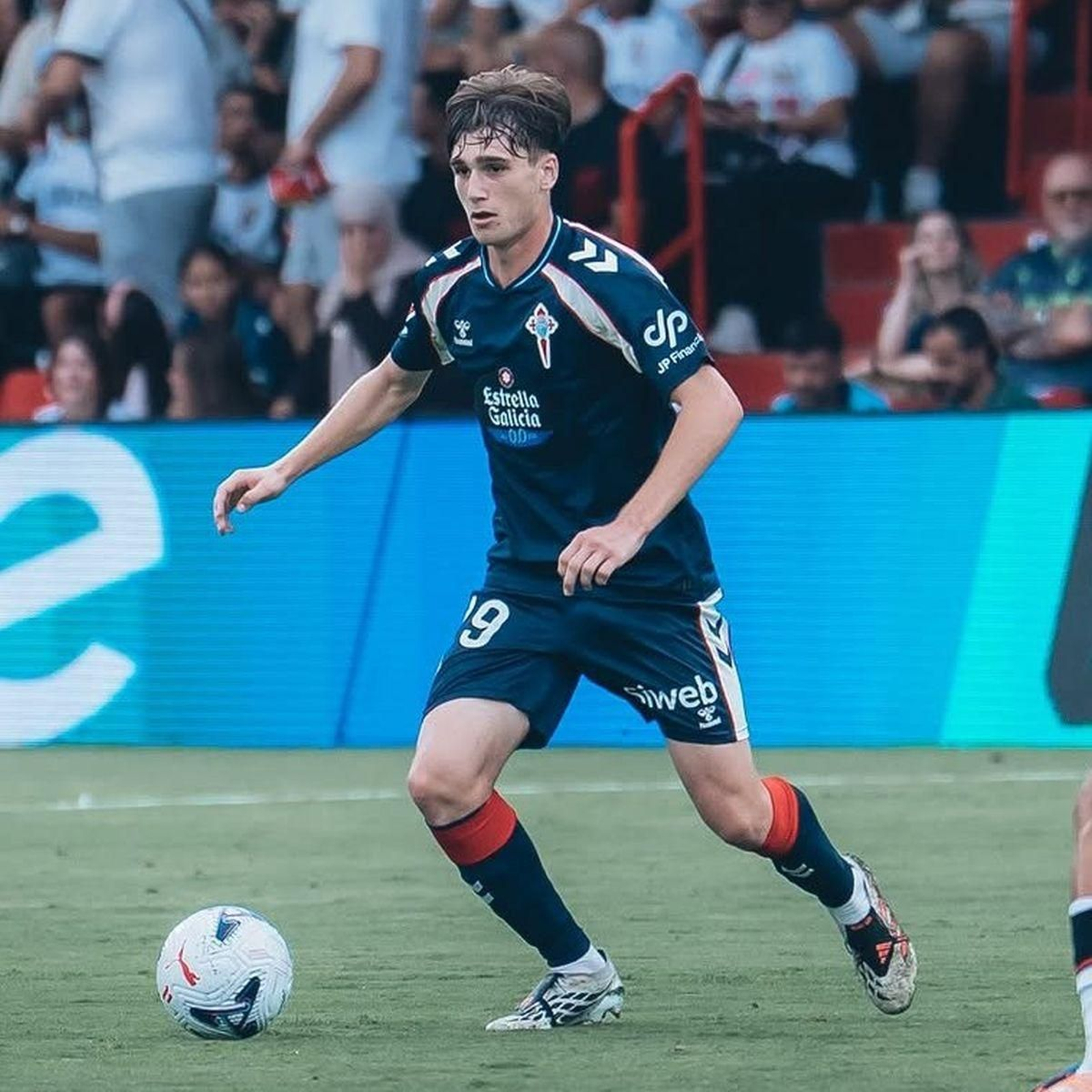 Mateo Sobral ante el Ceuta.