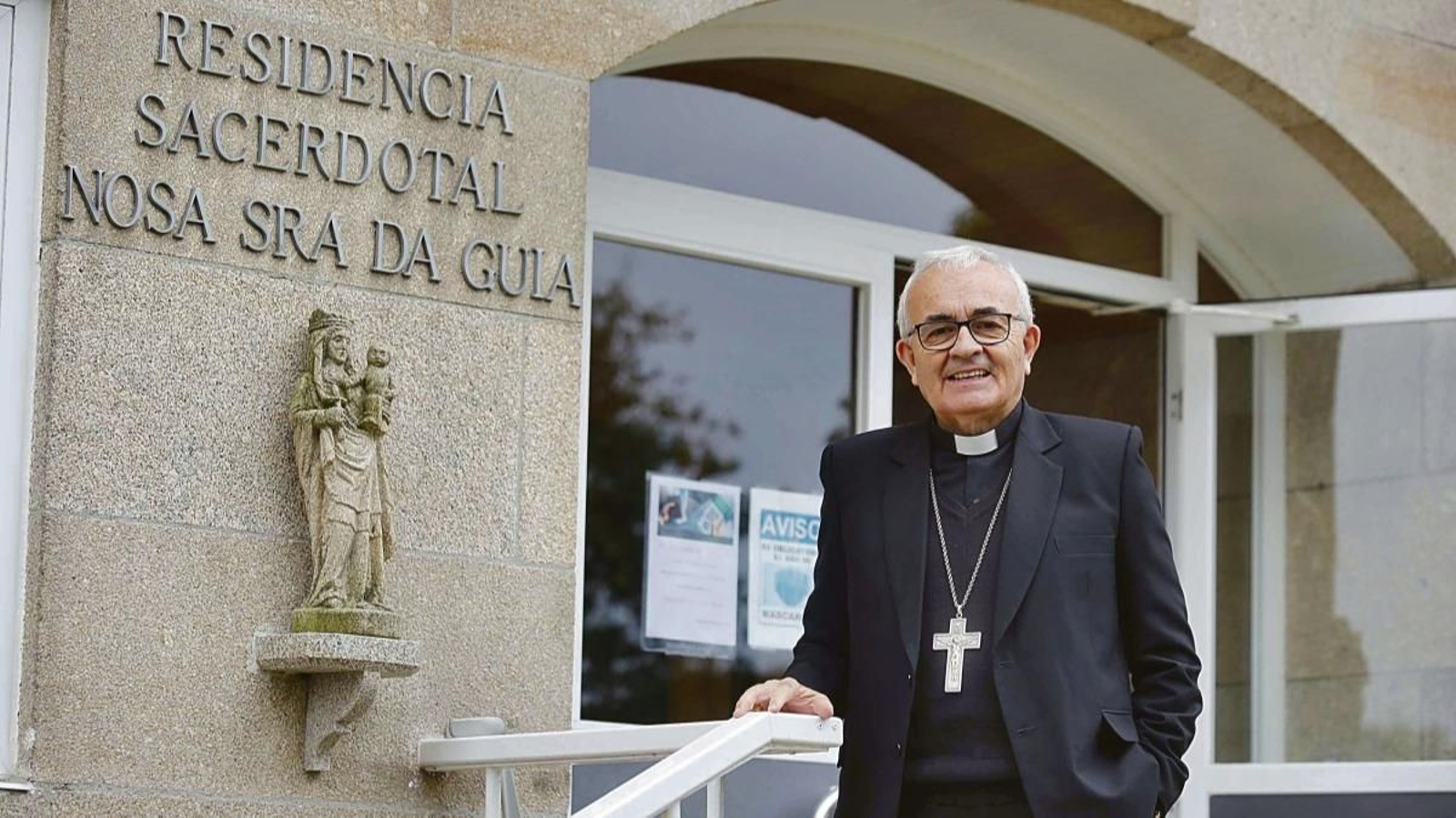 El gallego Gilberto Gómez, obispo de Abancay, en la entrada de la Residencia de Sacerdotes.