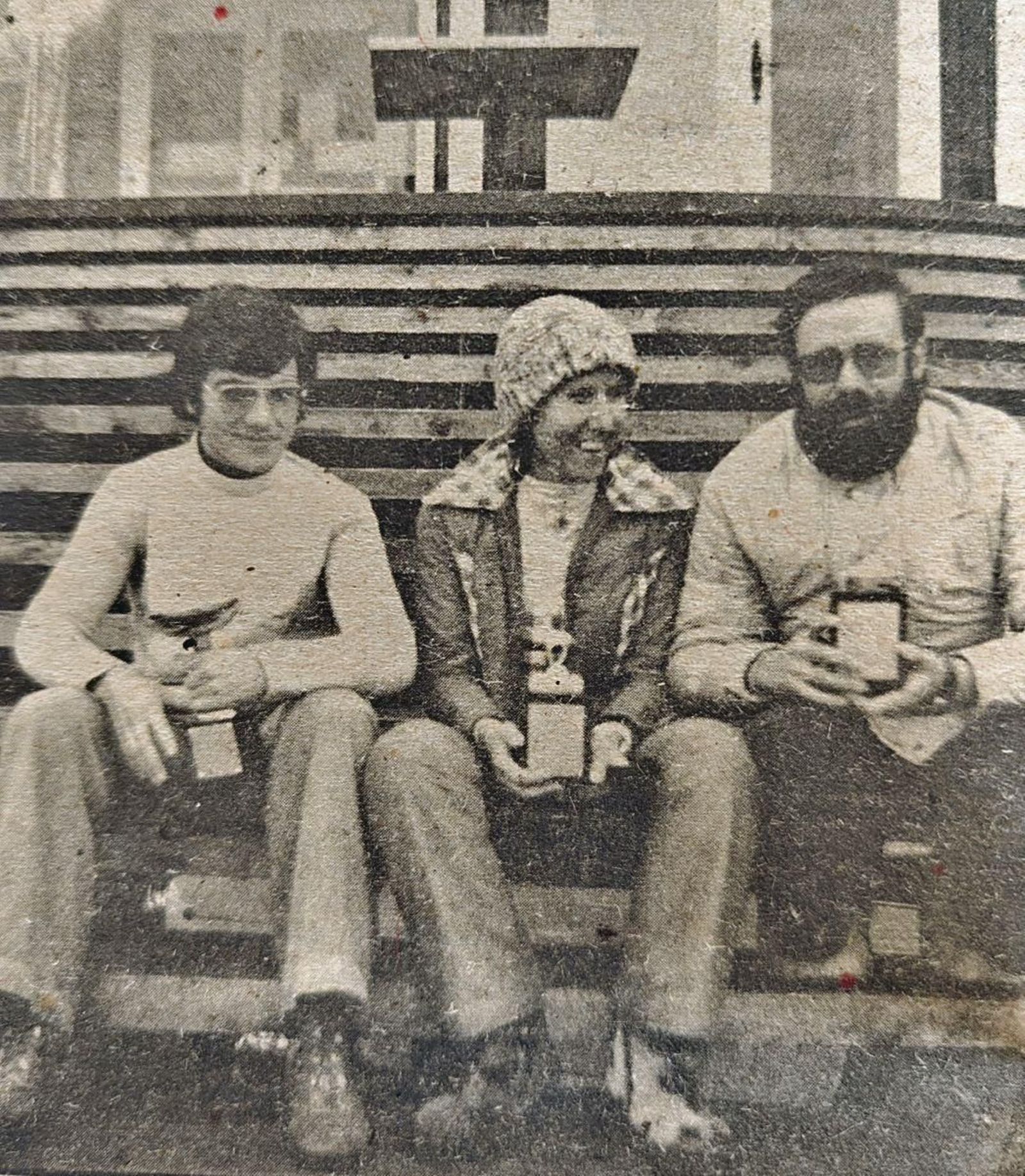 Alberto Romero, Chus Gurriarán y Miguel G. Larriba con sus trofeos.