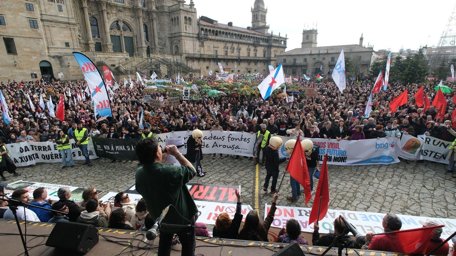 Manifestación contra el proyecto de Altri convocada por Ulloa Viva, Mina Touro-O Pino Non y PDRA, a 14 de diciembre de 2025, en Santiago de Compostela.