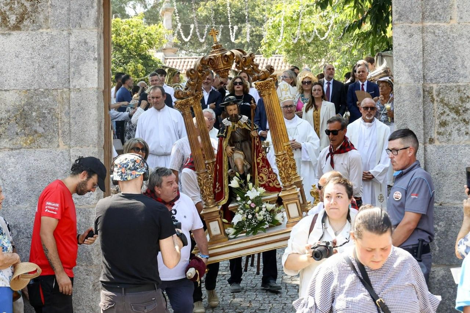 Galería | Vigo se vuelca con San Roque en una jornada marcada por el calor