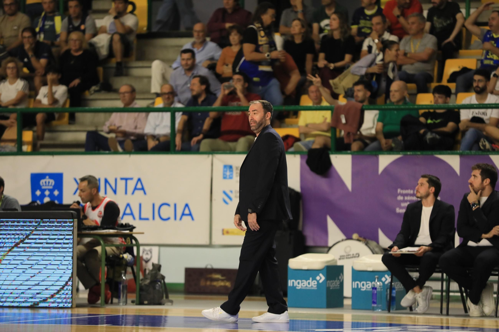 Galería | Noche triste en el Pazo con la derrota del COB ante el Alicante (79-83)