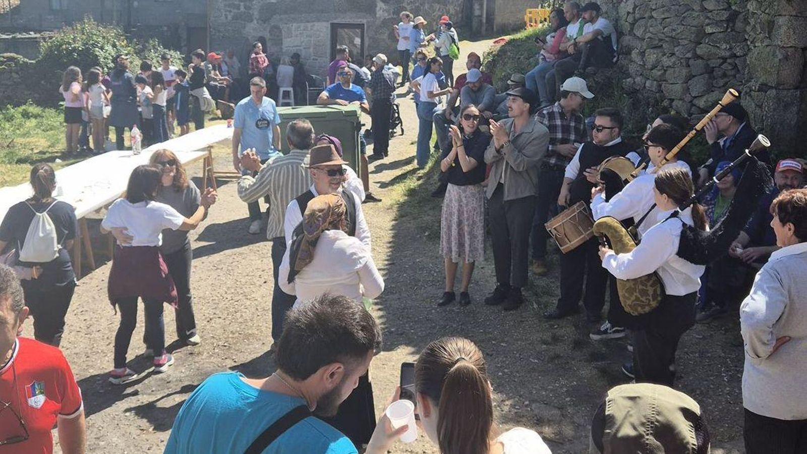 A música e o baile non faltaron antes nin despois do concurrido xantar.
