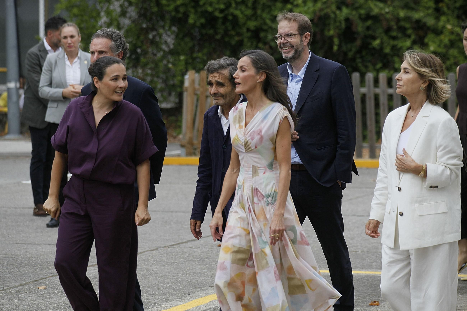 Galería | Desde la exposición hasta los talleres, el recorrido de la reina Letizia por Adolfo Domínguez en su 50 aniversario