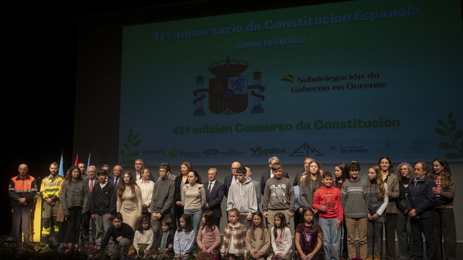 Galería | Reconocimientos por los incendios y los mejores relatos, protagonistas del Día de la Constitución en Ourense