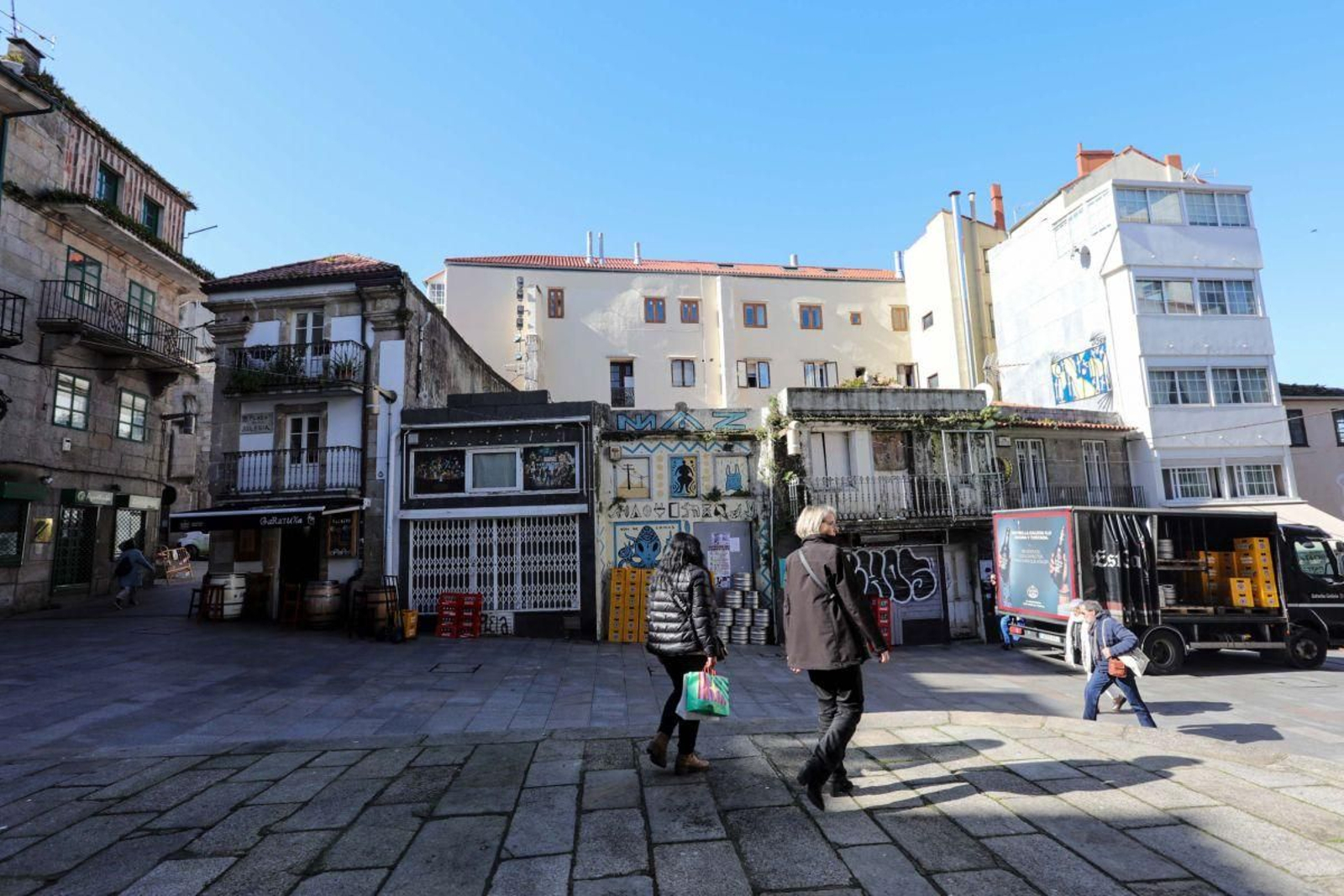Los cuatro edificios situados ante la Concatedral sí serán derribados.
