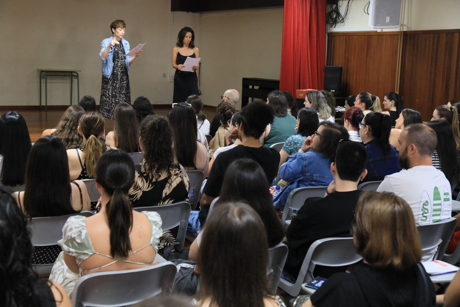 Galería | 1.500 opositores de Educación para 15 plazas en Ourense y muchos nervios en las aulas