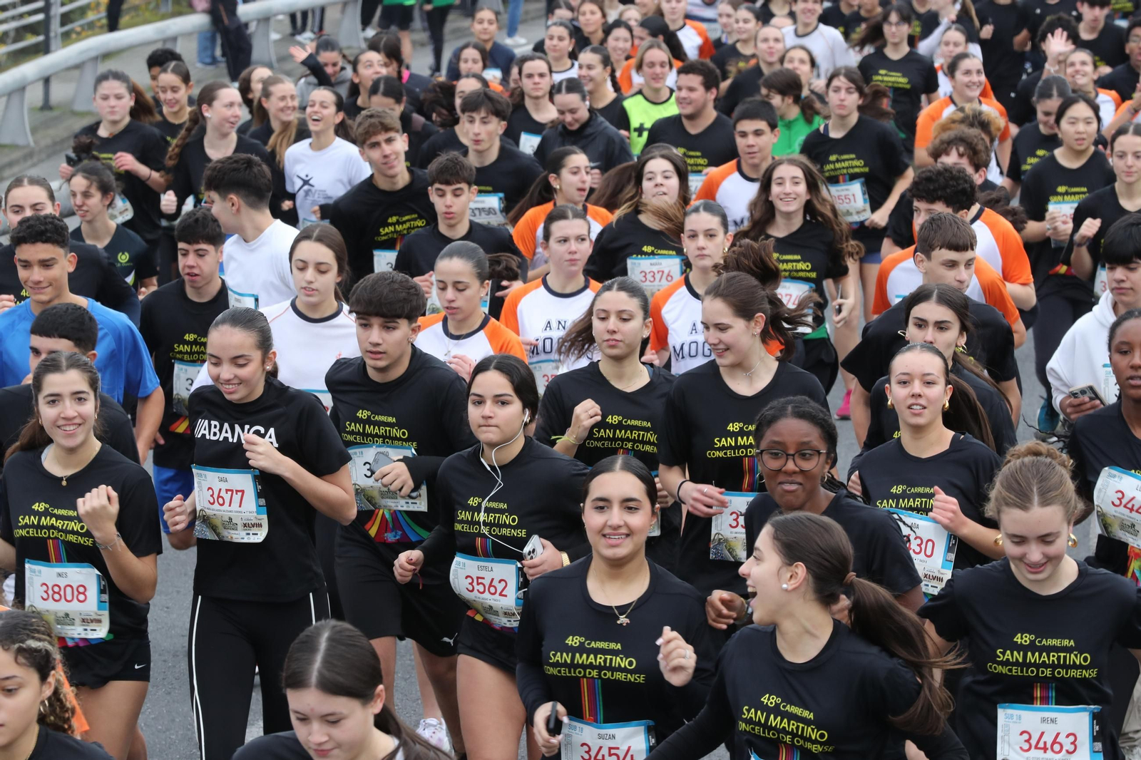 Galería |  Niños y jóvenes, también se divierten recorriendo Ourense durante la Carrera de San Martño
