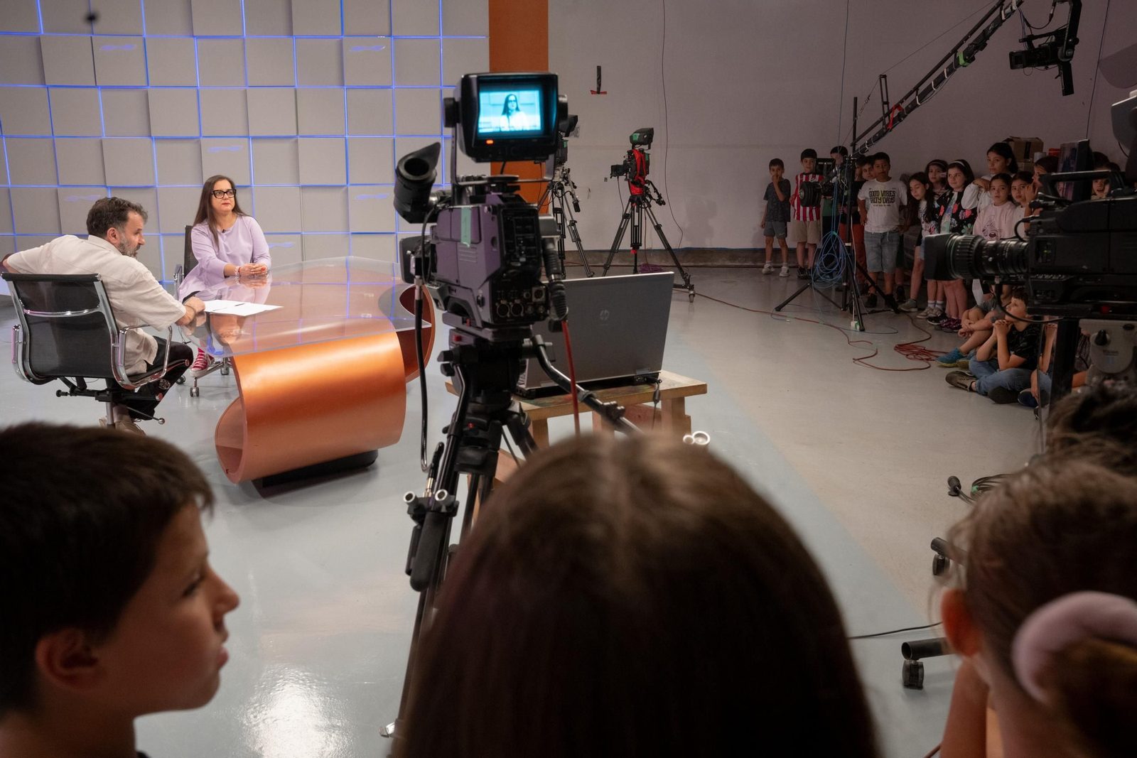 Visita dos alumnos do colexio Albino Núñez ó plató de Telemiño