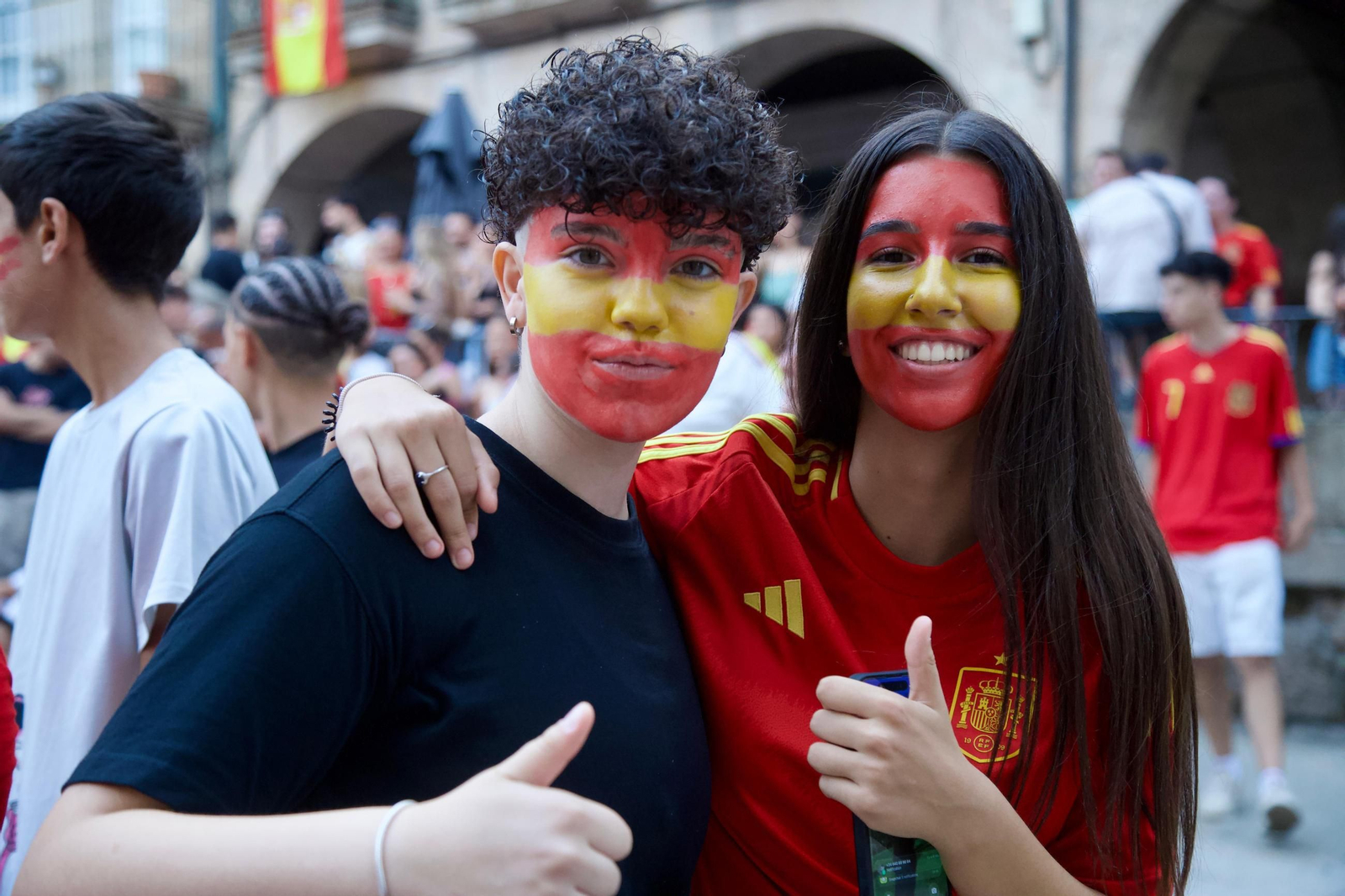 Galería | La provincia de Ourense se tiñe de rojo para apoyar a España en la final del Mundial