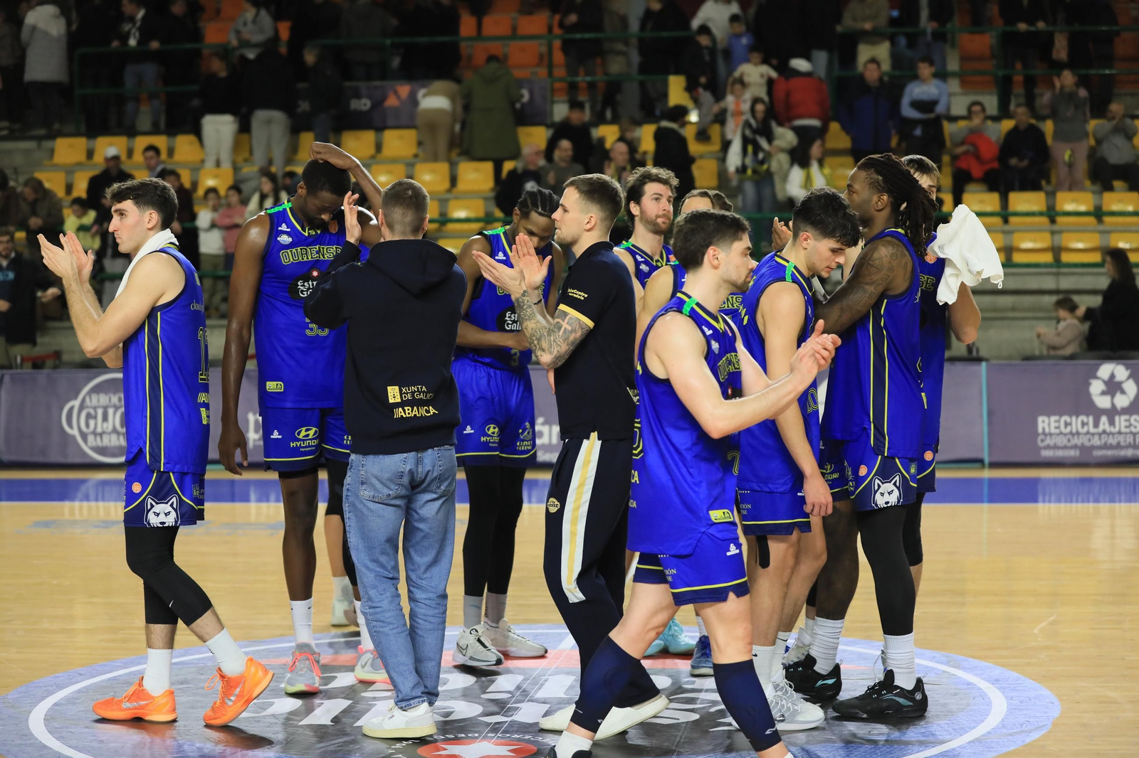 Galería |  El milagro en el Pazo para el COB fue competir