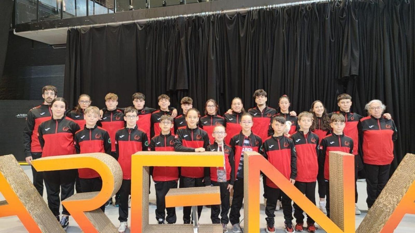 Foto de familia del equipo del Ximnasia Pavillón que compitió en el Nacional individual.