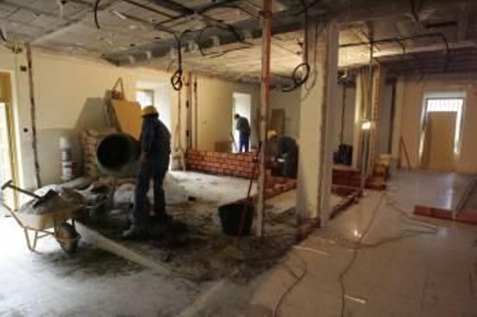 Obras en el Juzgado de Celanova. (Foto: Marcos Atrio)