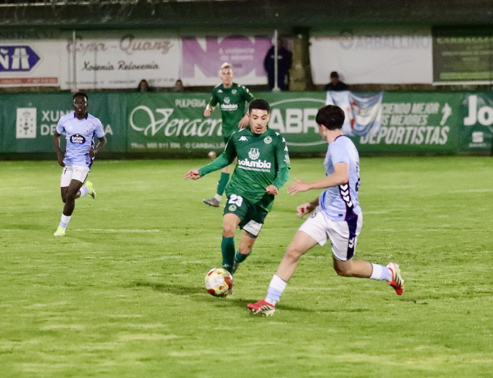 Galería | Espiñedo vive y disfruta del CD Arenteiro ante el Celta Fortuna