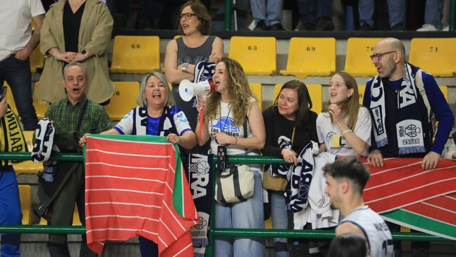 Aficionados del Zamora en el partido