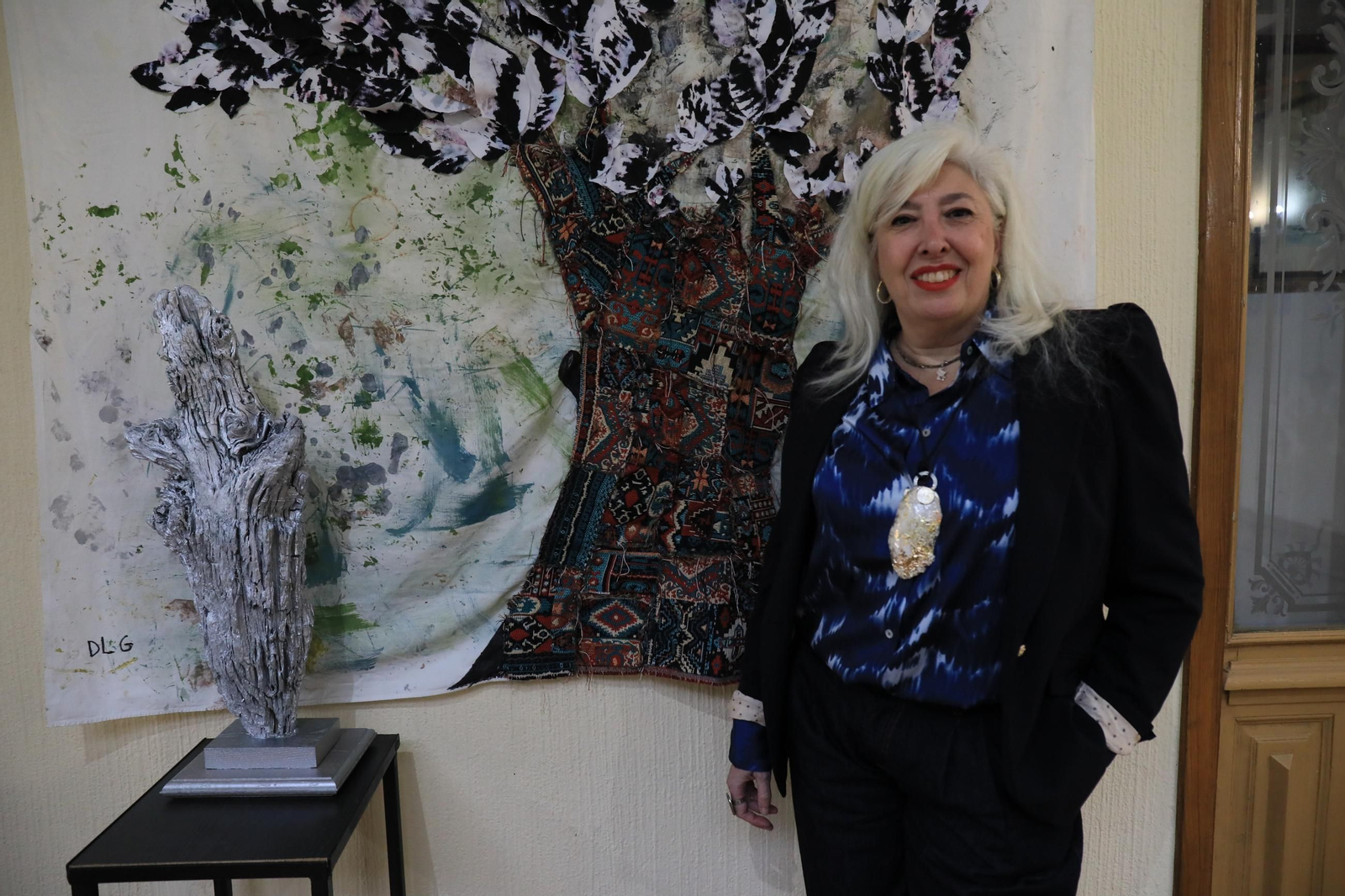 Isabel Lagranja exponiendo "Recursos Naturales" en el Liceo de Ourense