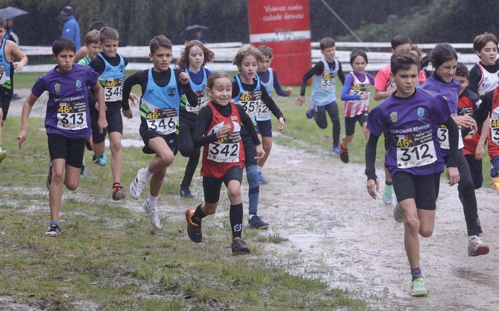 Galería | Pequeños y mayores se divierten en el Cross Belarmino Alonso