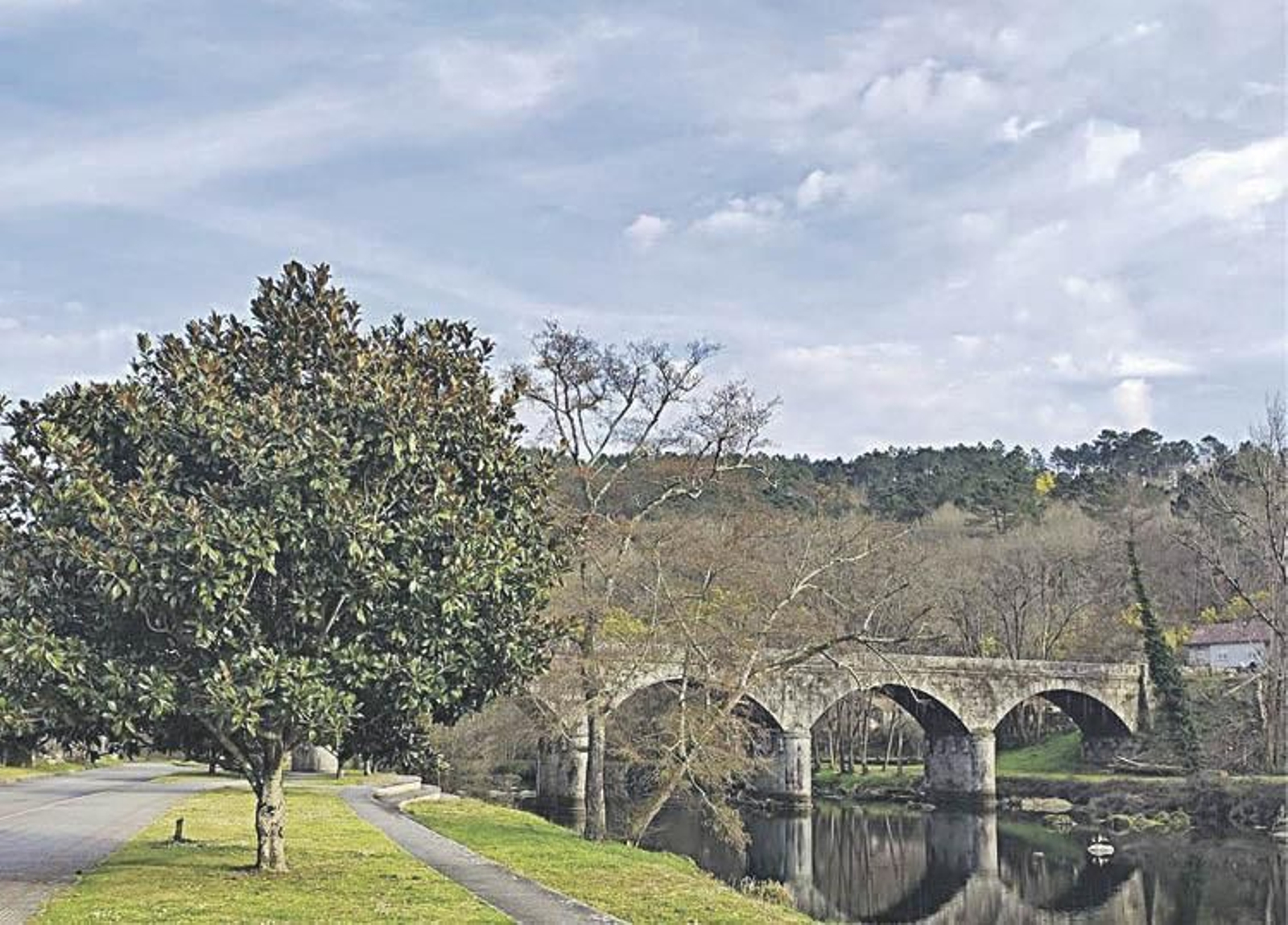 La Ponte da Esperela está en la carretera OU-209.