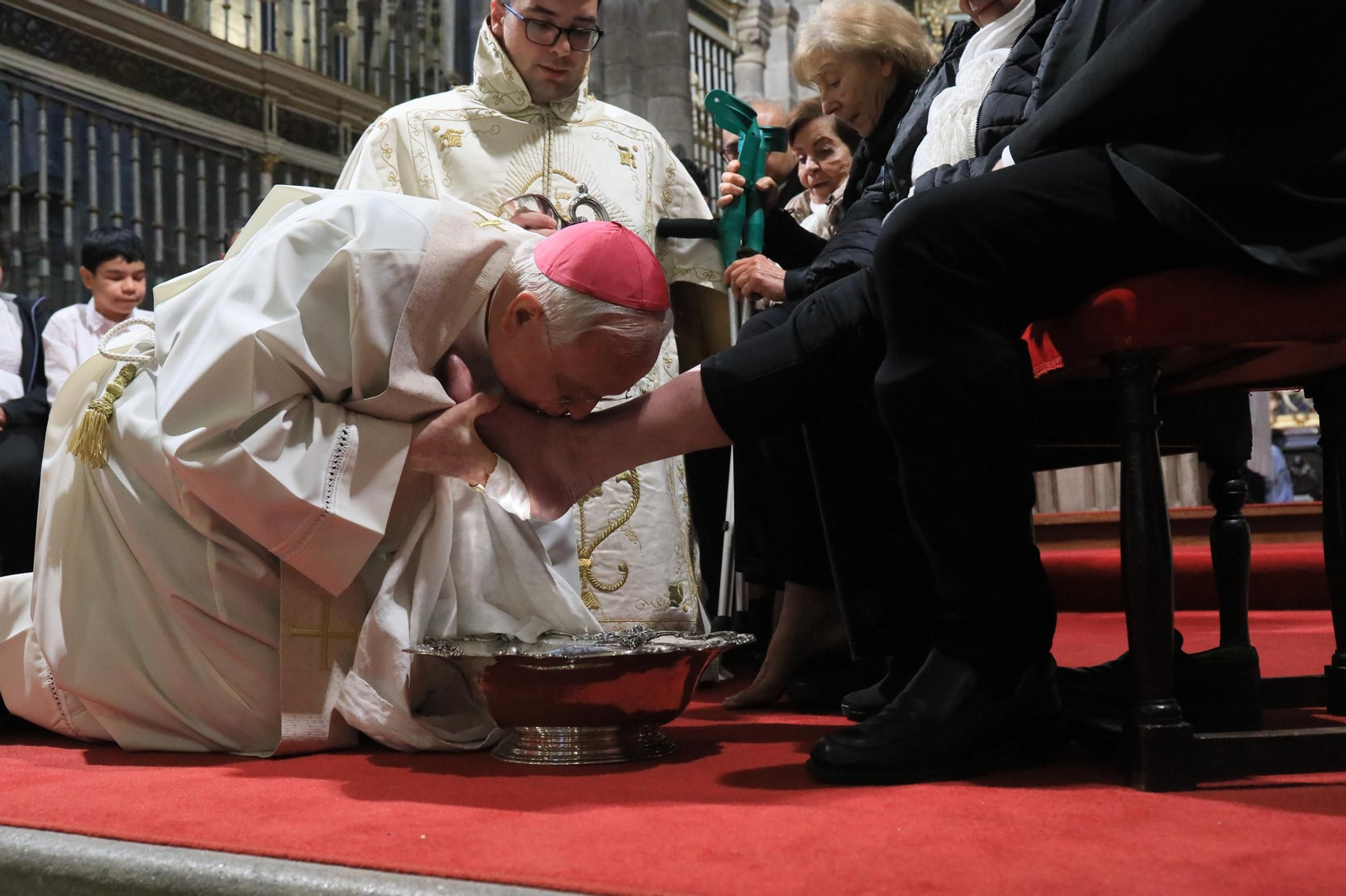 Galería | El Lavatorio de Pies llena la Catedral de Ourense