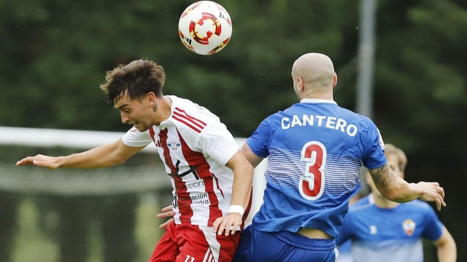 Cantero gana un duelo a Fran López en un derbi del año pasado; hoy, ambos jugarán juntos en el Gran Peña.