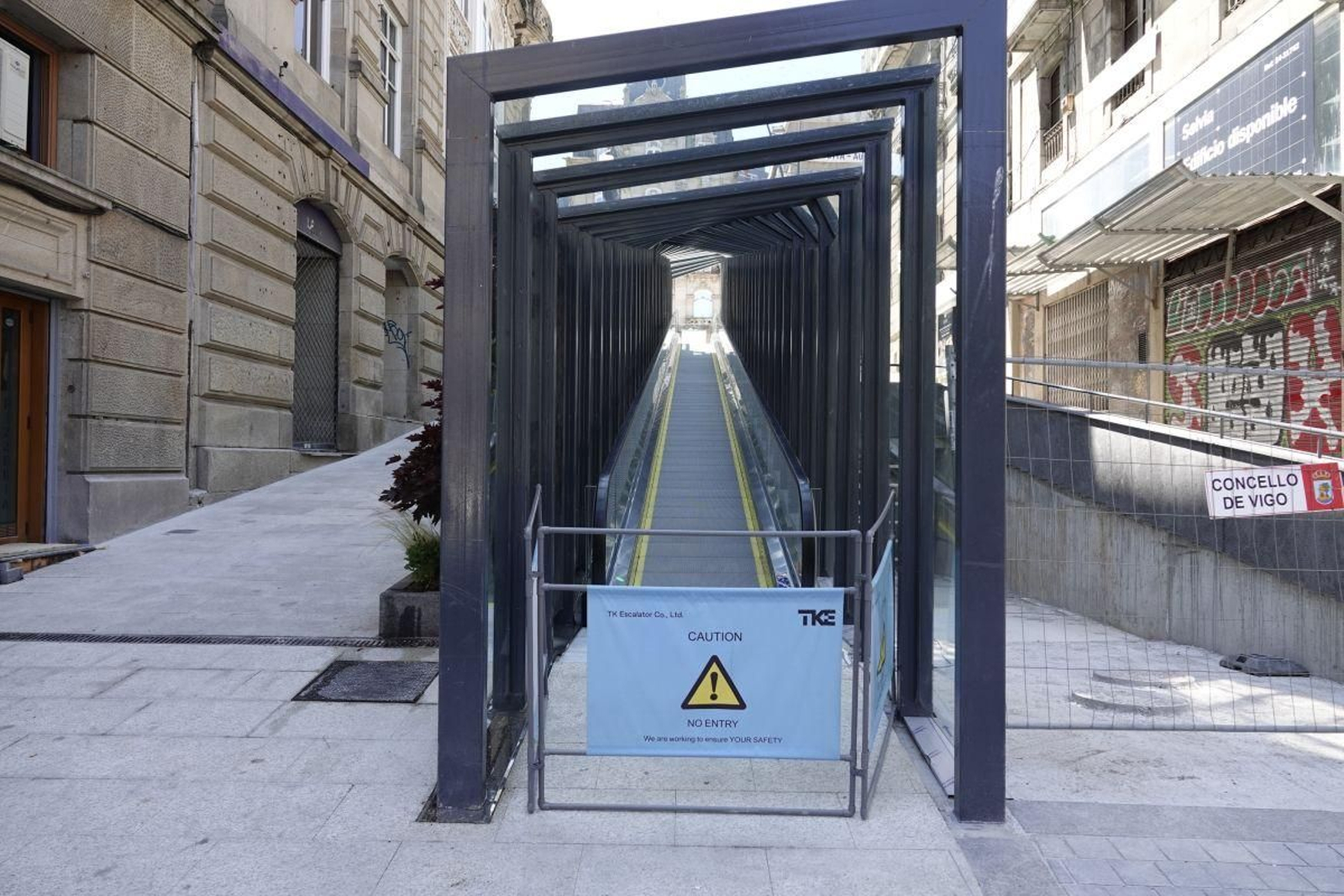 Las rampas mecánicas de Carral, cerradas por labores de mantenimiento.