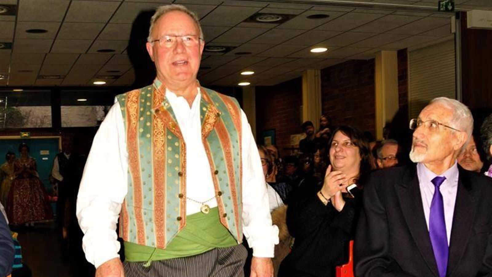 Fallero, una de sus muchas pasiones, siempre estuvo en la Corte de Honor de la Fallera Mayor de la Casa Regional Valenciana de París