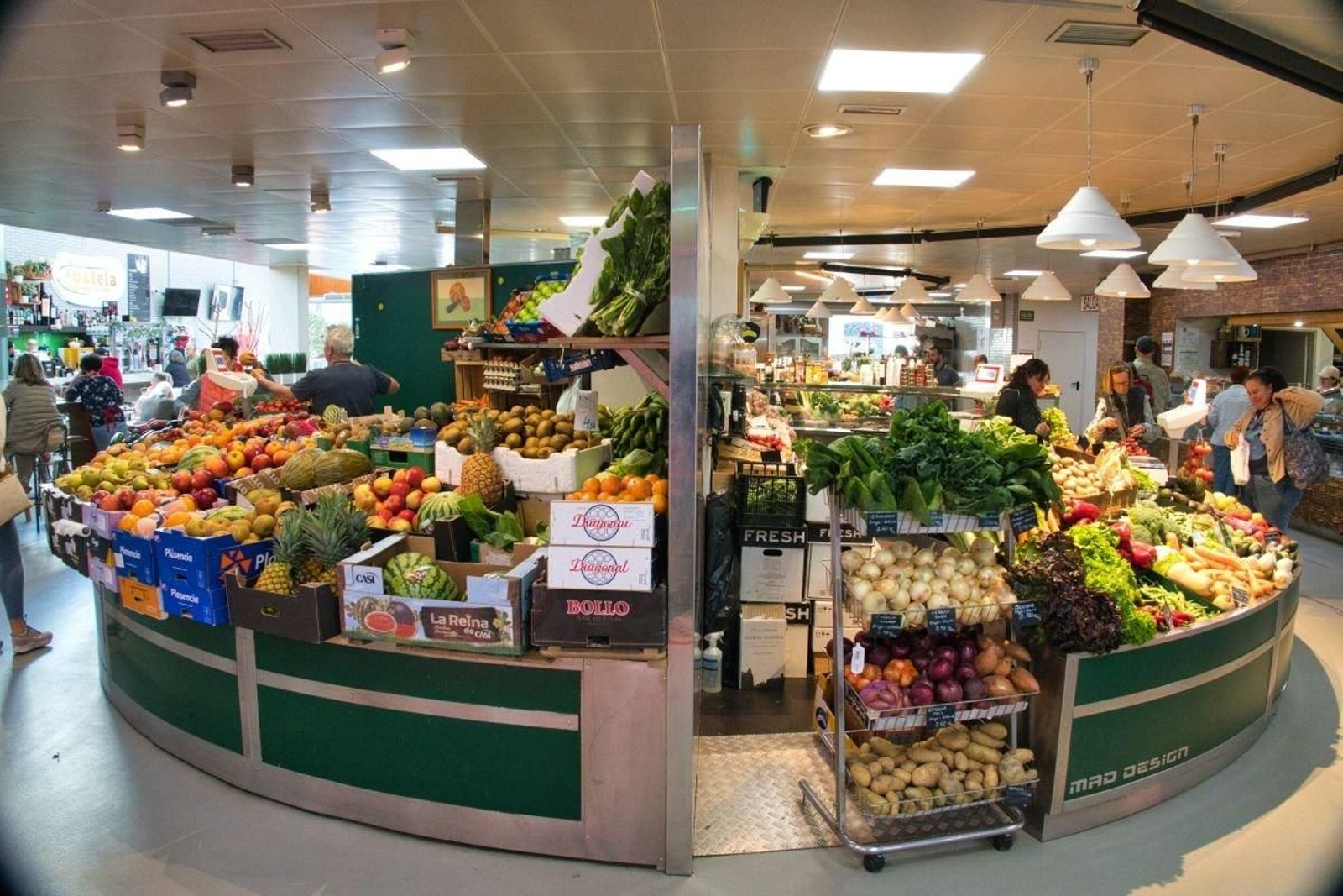 Las frutas, verduras y hortalizas, como la de la imagen en el mercado vigués del Progreso, son de los productos de la compra que más se han encarecido.