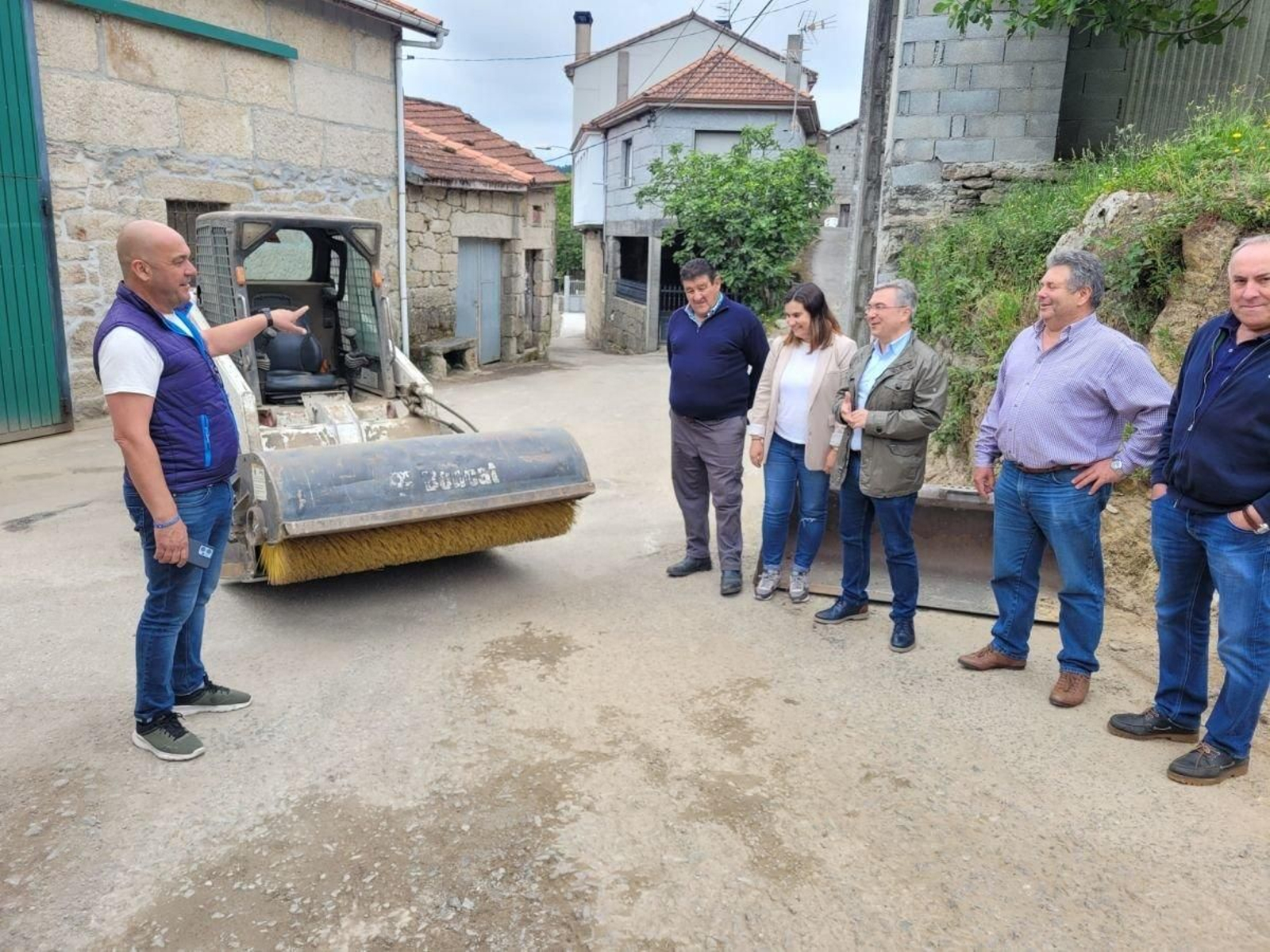 Luis Menor visitó Barracel.