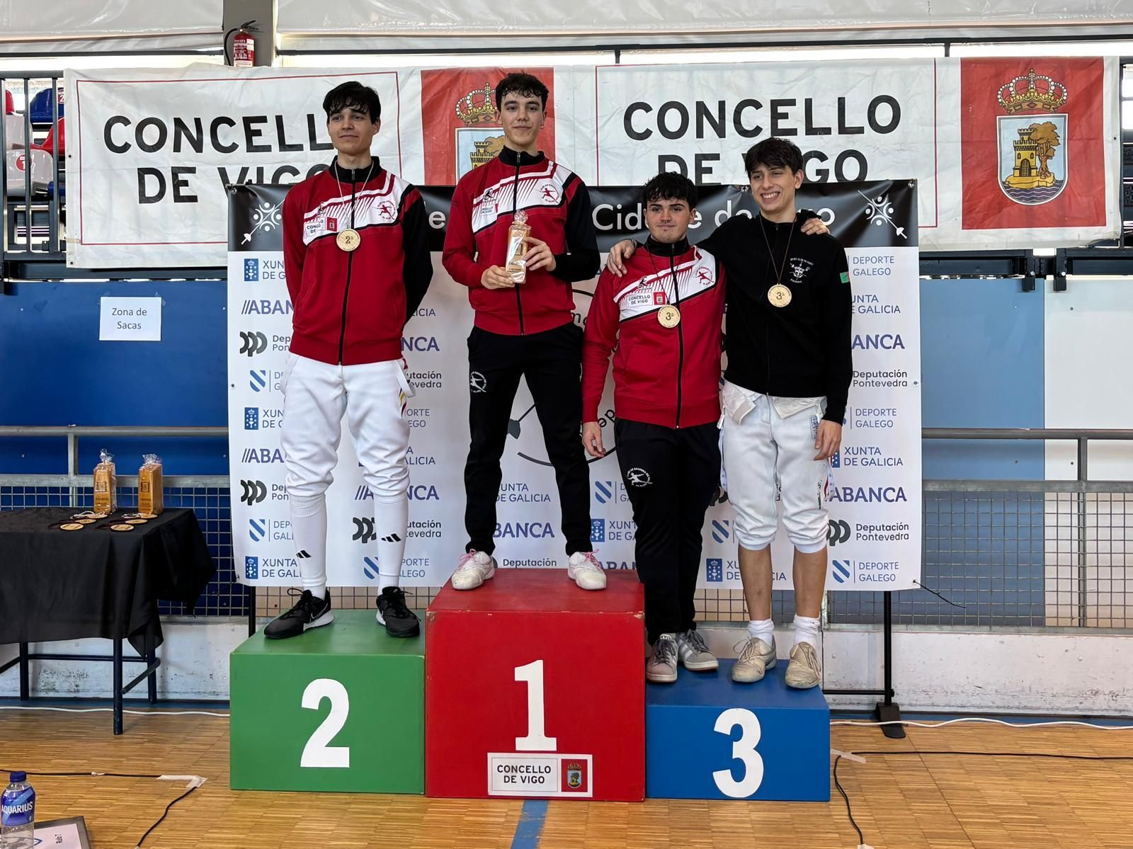 Marcos Rascado, Héctor Ocampo y Martín Garrido coparon el podio masculino absoluto de florete.