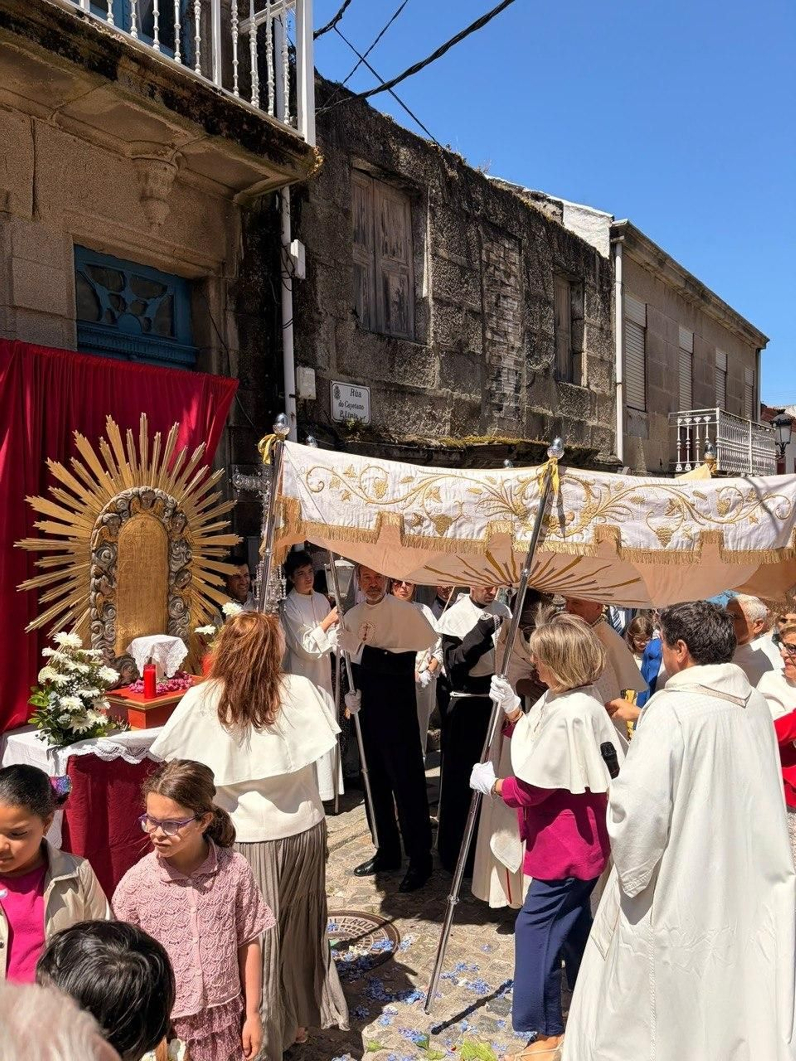 Alfombras florales y procesión del Corpus en Bouzas.