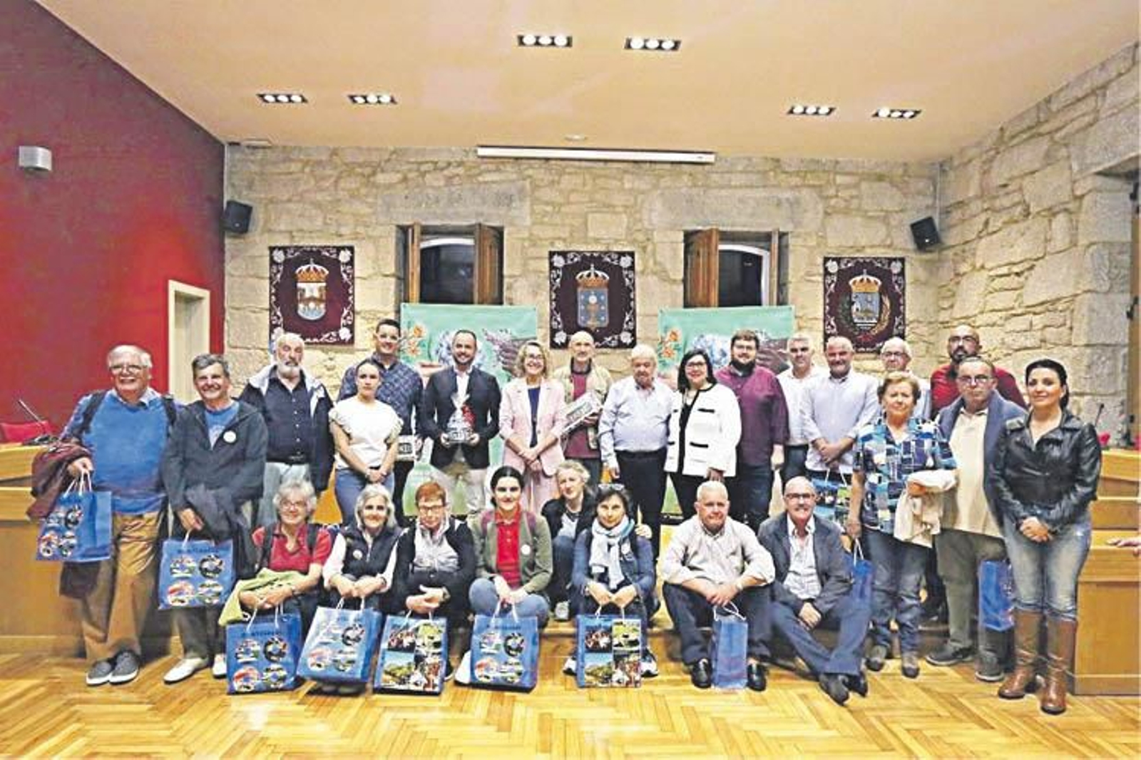 Recepción oficial a las delegaciones invitadas este Corpus,  en el salón de plenos del Concello de Ponteareas.