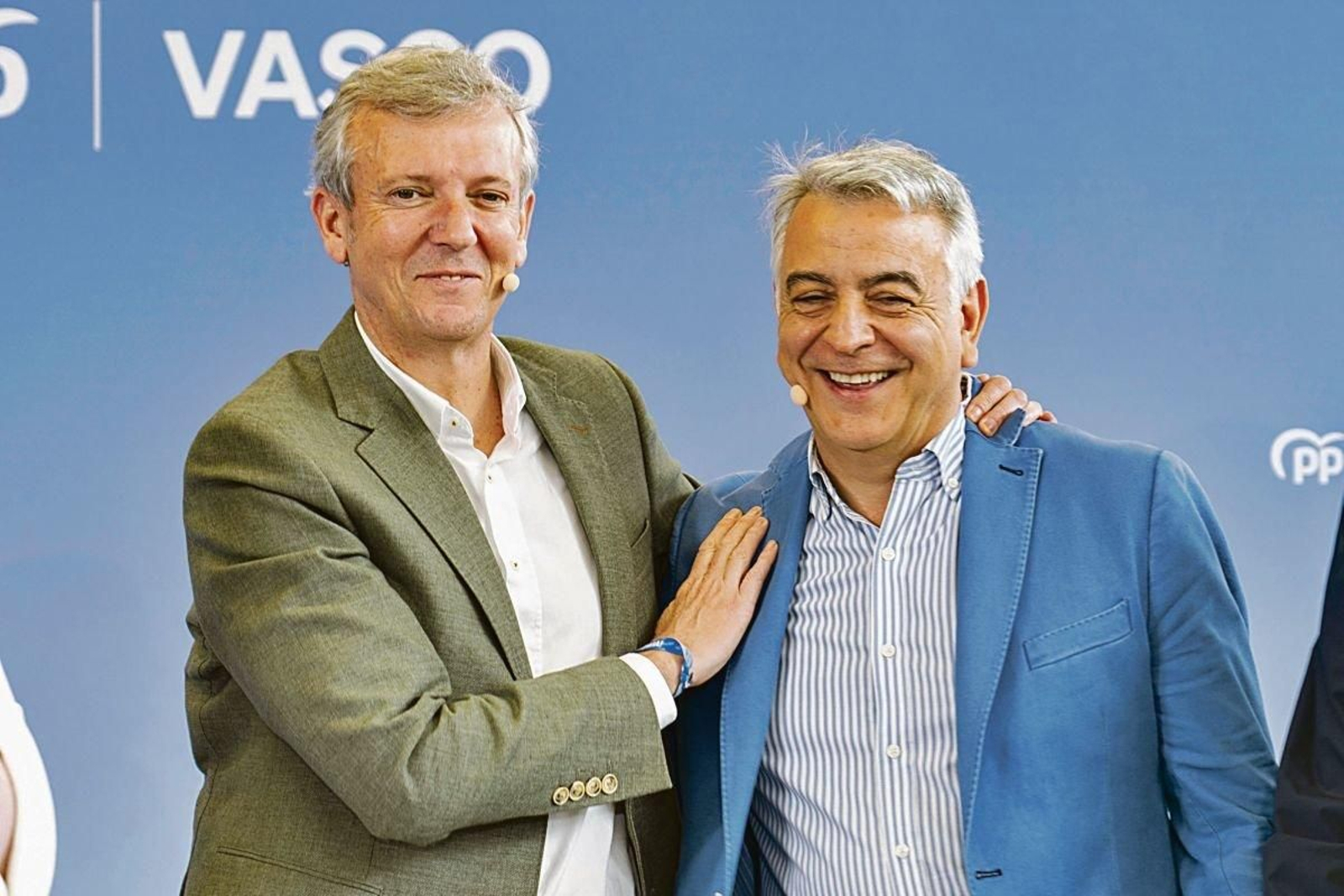 Alfonso Rueda, ayer en Bilbao con el candidato popular a las elecciones vascas, Javier de Andrés.
