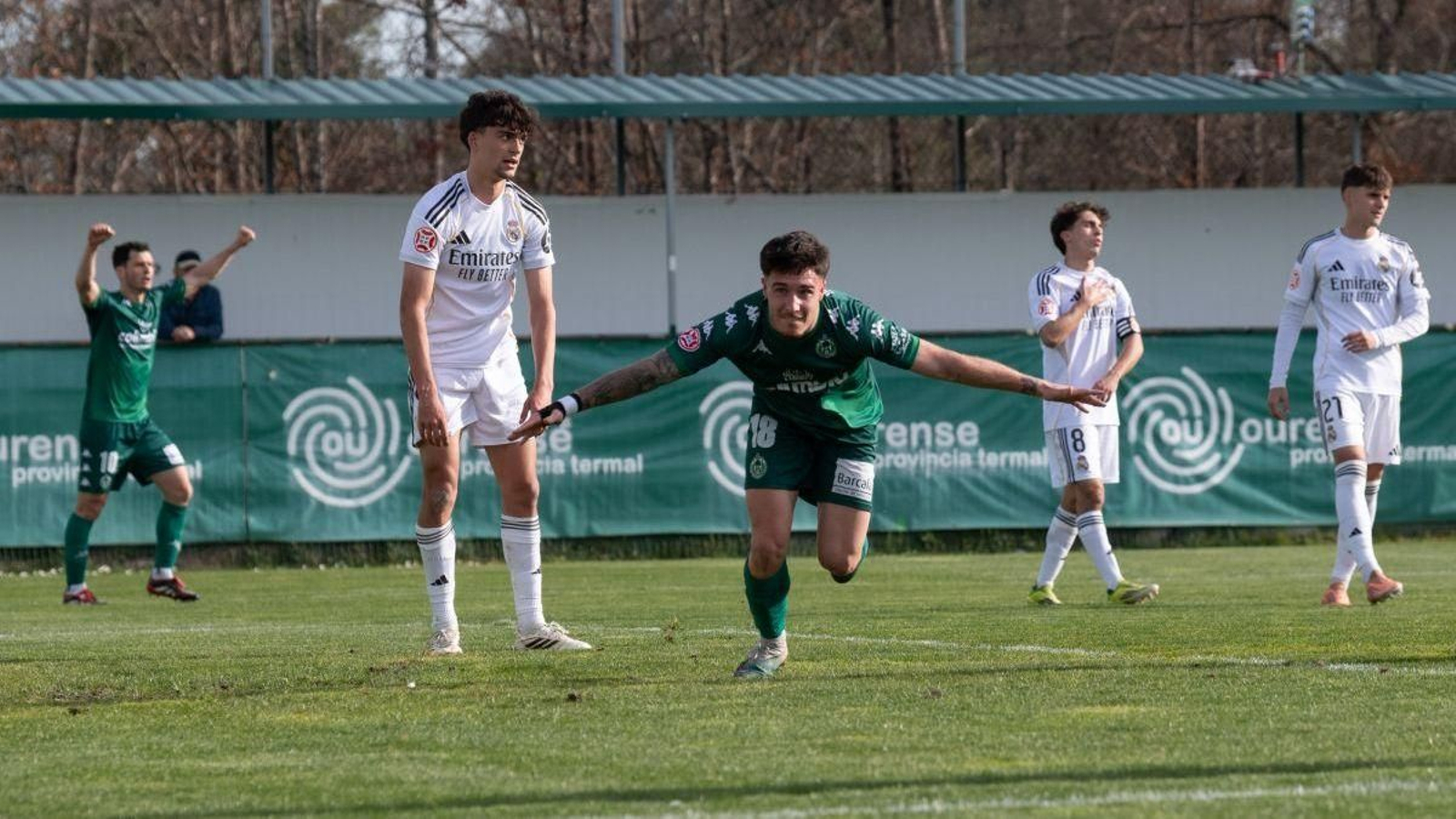 El delantero verde Víctor Mingo celebra un gol marcado ante el Castilla.