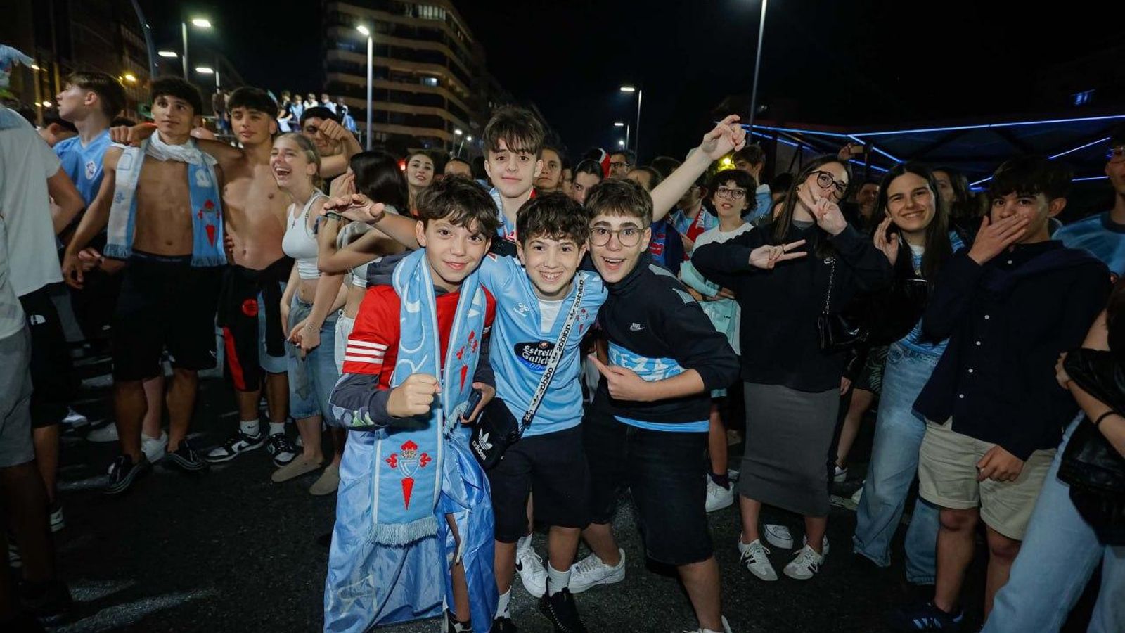 Galería | La afición celeste celebra el billete a Europa del Celta