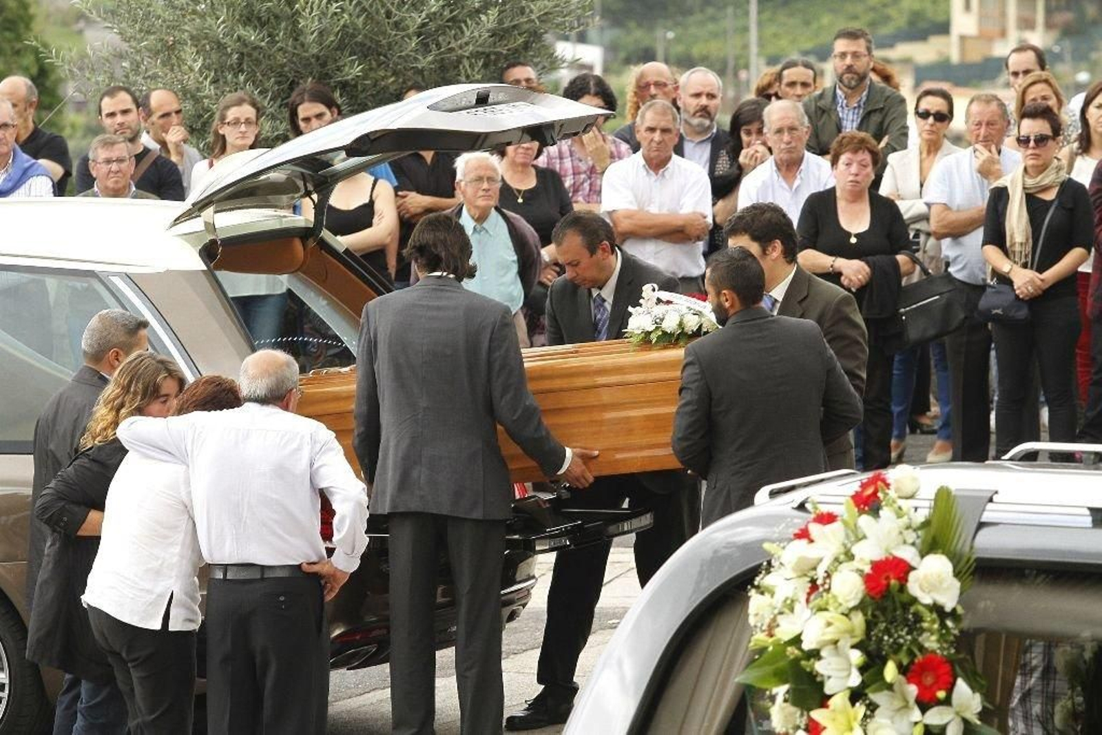 Familiares y amigos dieron el último adiós a Javier.