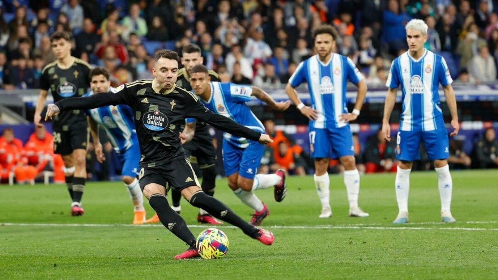 Iago Aspas marcó de penalti en la anterior visita del Celta al RCDE Stadium, en 2023.