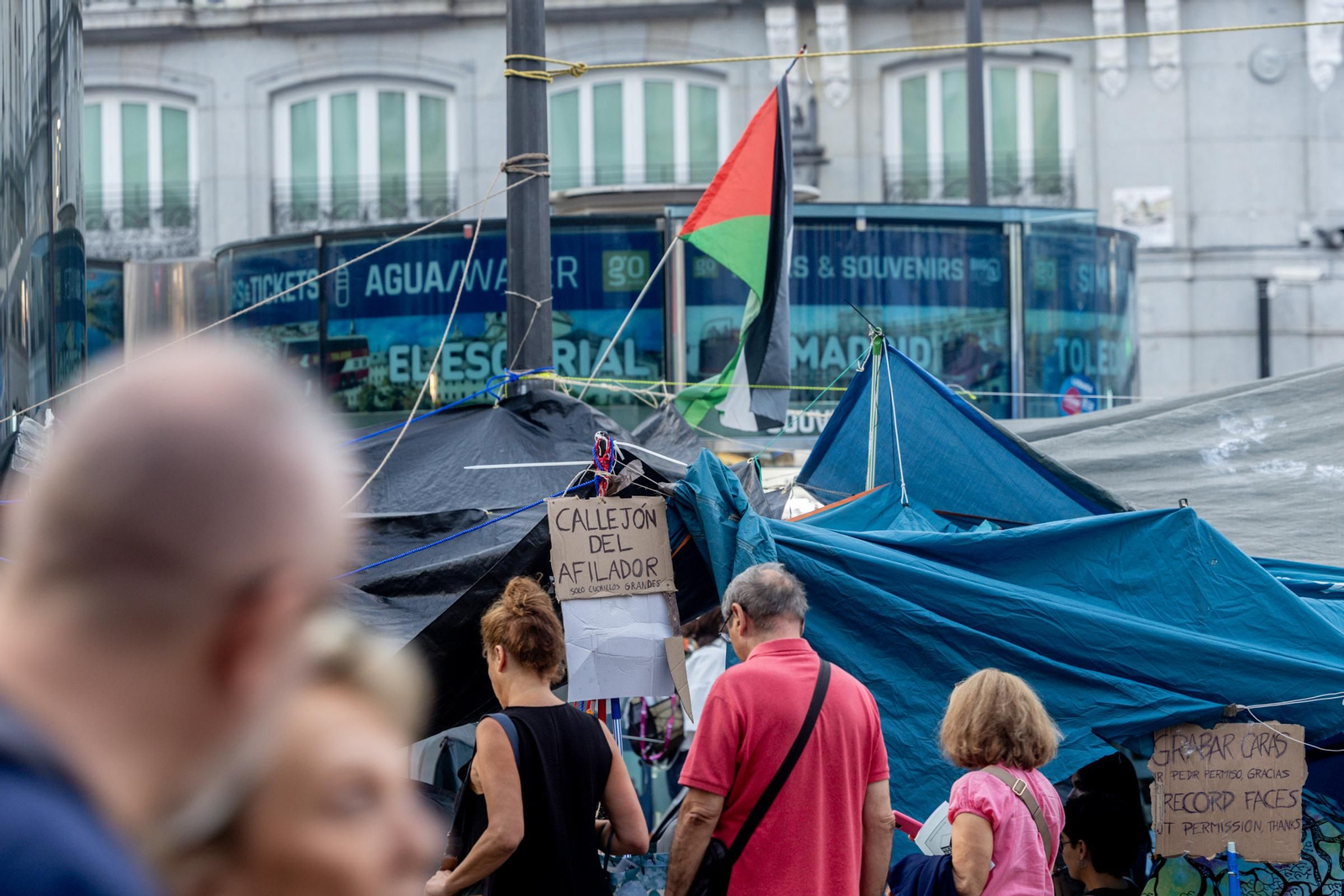 Galería | La acampada de Sol por una vivienda digna se sigue extendiendo y los congregados insisten en esta medida de presión