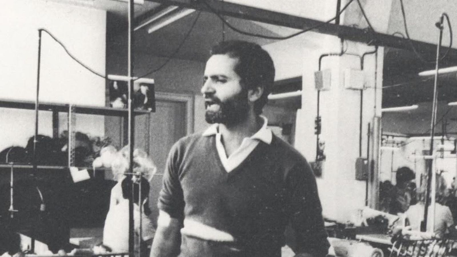 Gianni Versace en su taller en 1979