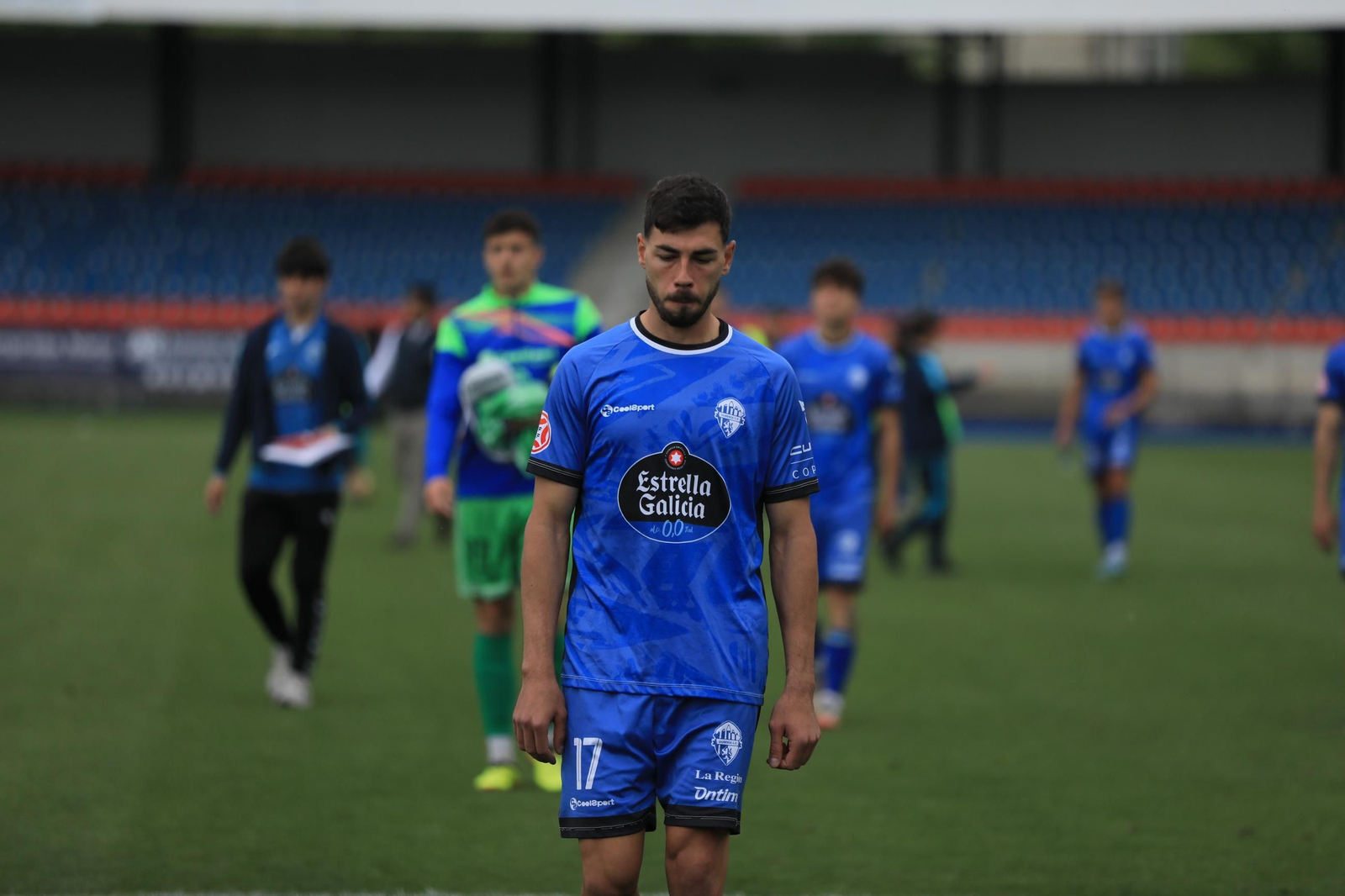Galería |  Tarde triste en O Couto con el Ourense CF en descenso tras la derrota