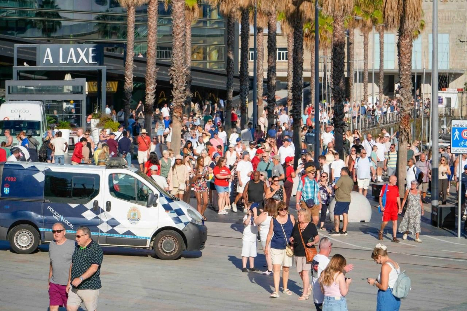 Galería | Vigo se llena de cruceristas en una jornada histórica