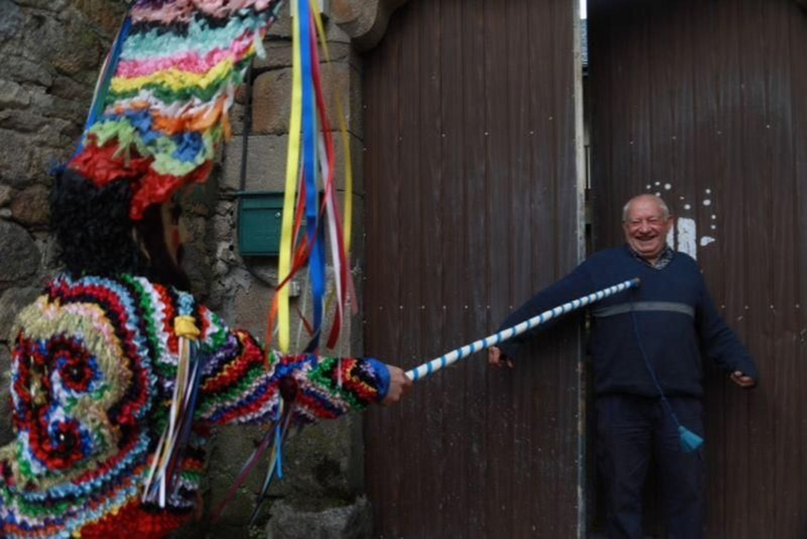 Boteiros recorren Vilariño de Conso (JOSÉ PAZ)
