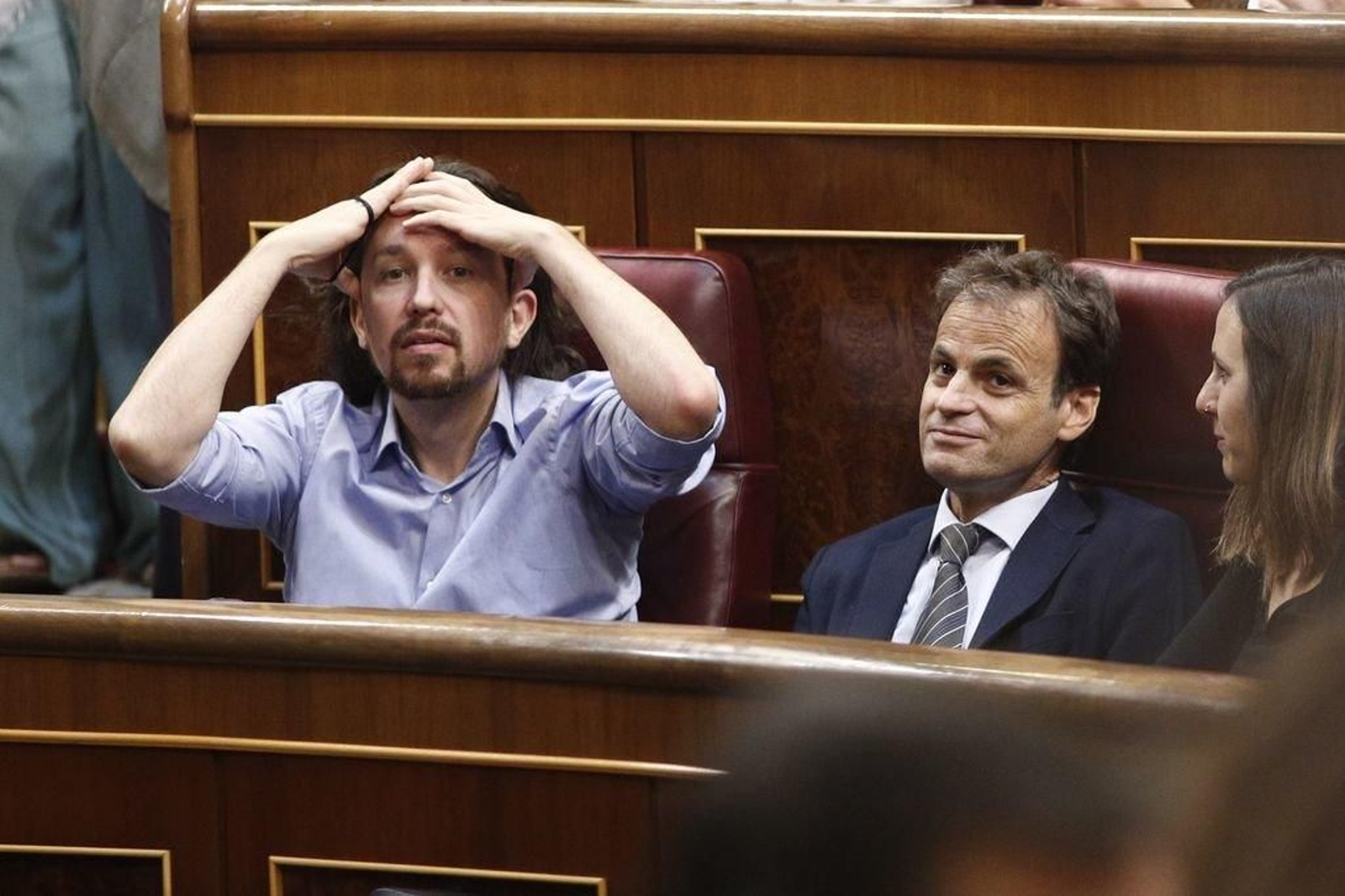 Iglesias se recoge el pelo en la sesión celebrada en el Congreso.