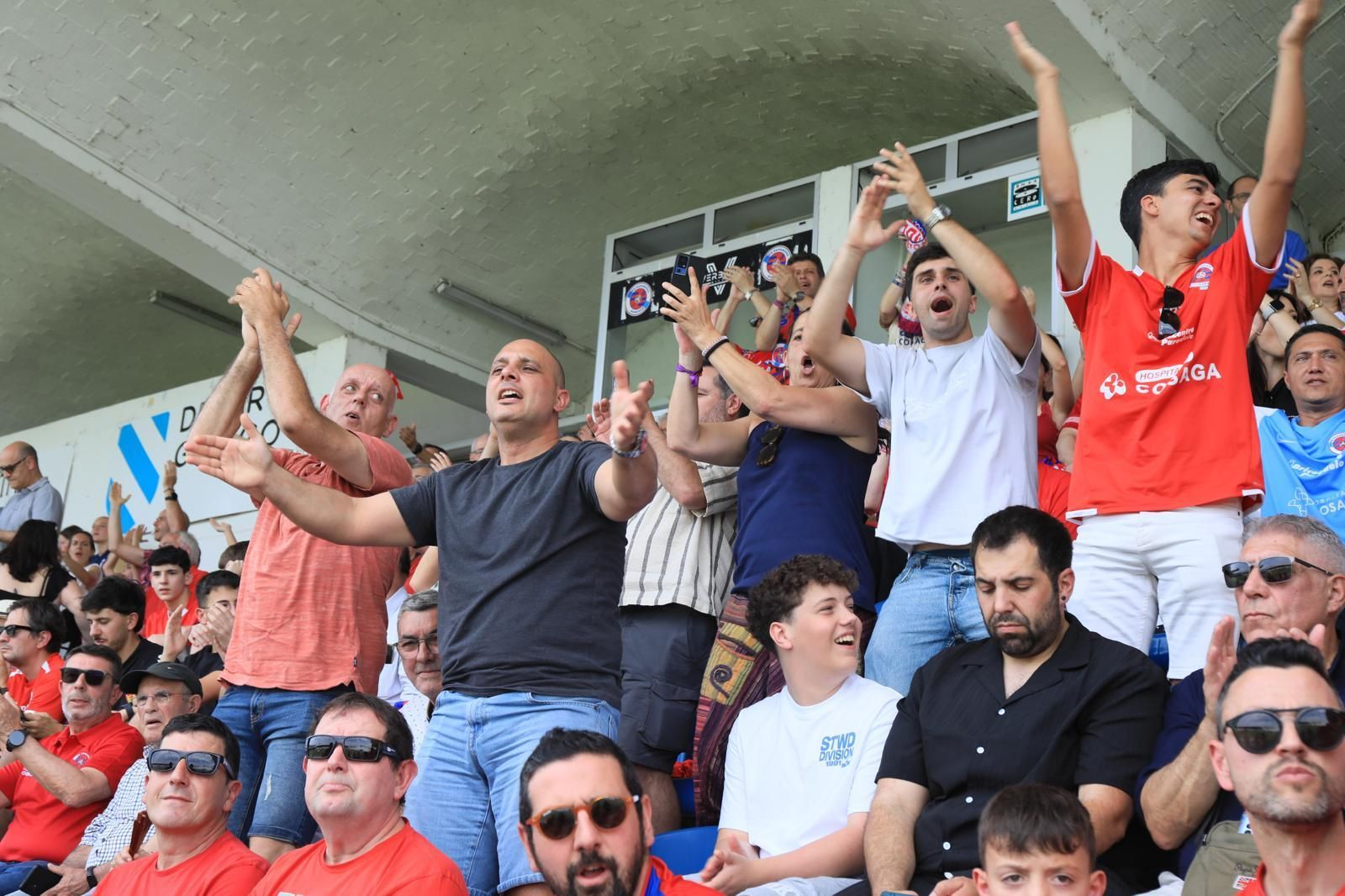 Galería | La UD Ourense quiere llegar a Primera Federación y la afición se vuelca con el equipo en O Couto