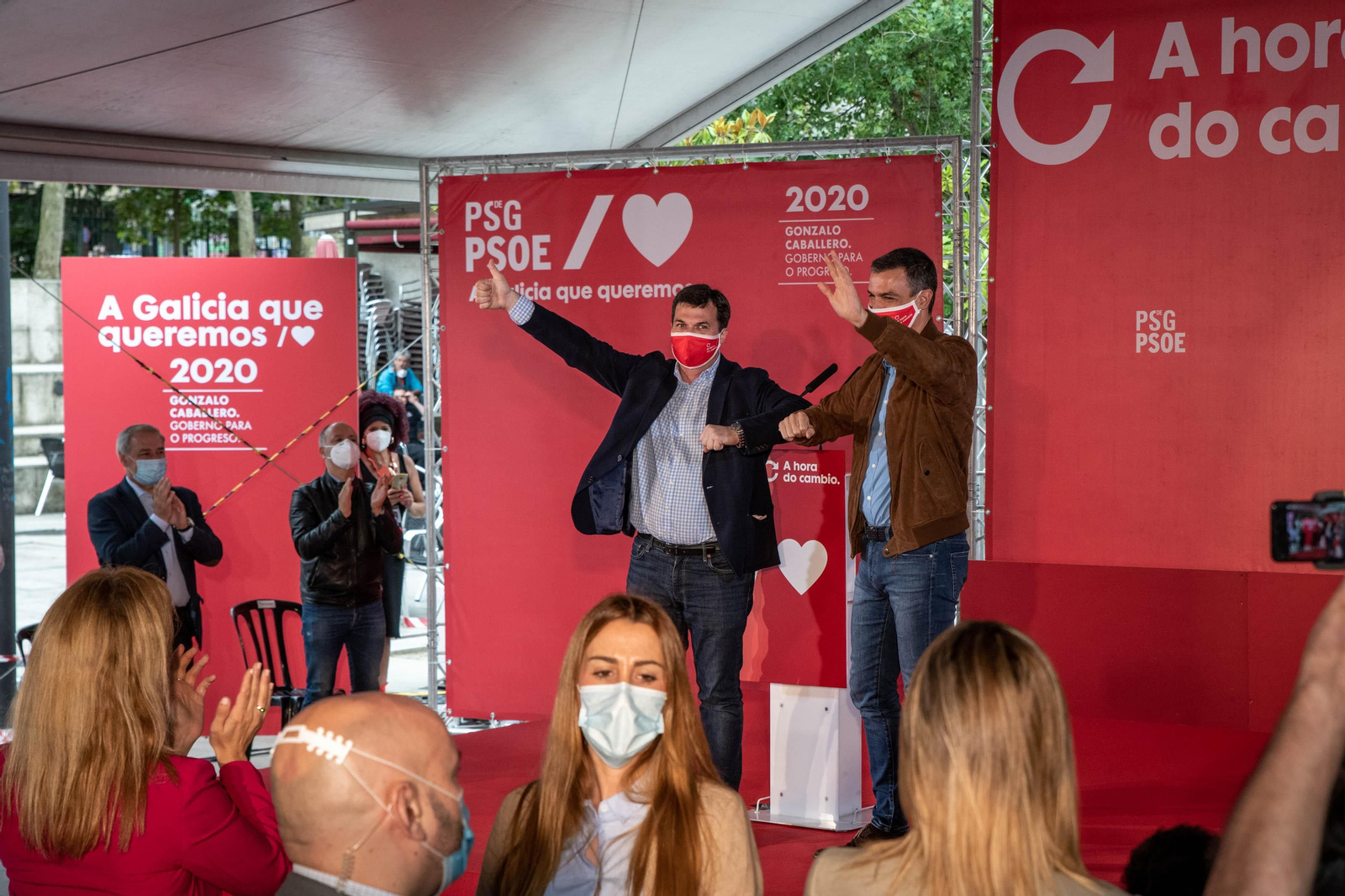 OURENSE (XARDÍNS DO POSÍO). 27/06/2020. OURENSE. El presidente del gobierno, Pedro Sánchez, acompaña al candidato a la Xunta de Galicia, Gonzalo Caballero y a Marina Ortega en un mitin del PSdeG-PSOE. FOTO: ÓSCAR PINAL