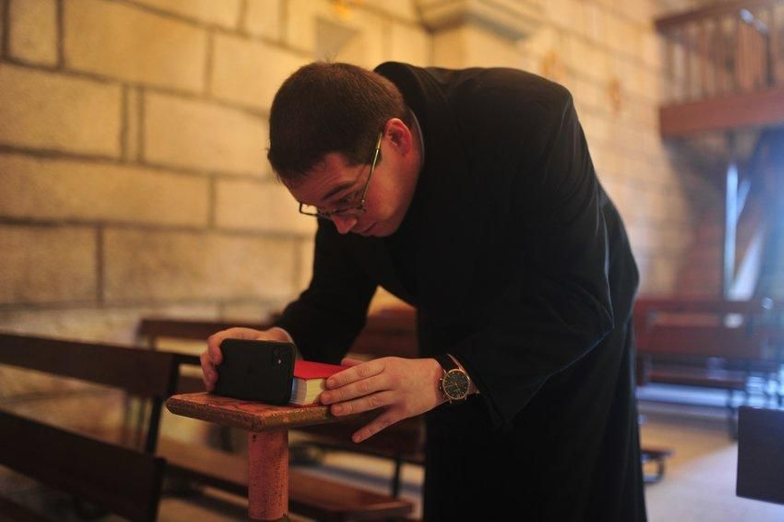 La misa por Facebook de Yerai Fariñas, desde el Santuario de Os Gozos. Foto: José Paz