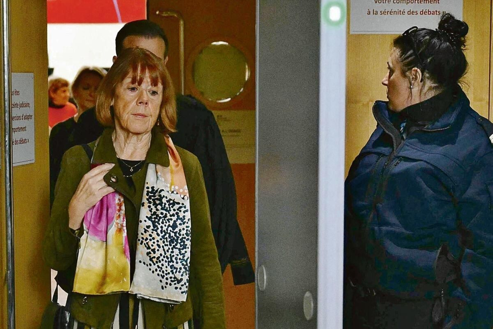 Gisèle Pelicot accede al tribunal de Justicia durante una de las últimas sesiones del juicio.