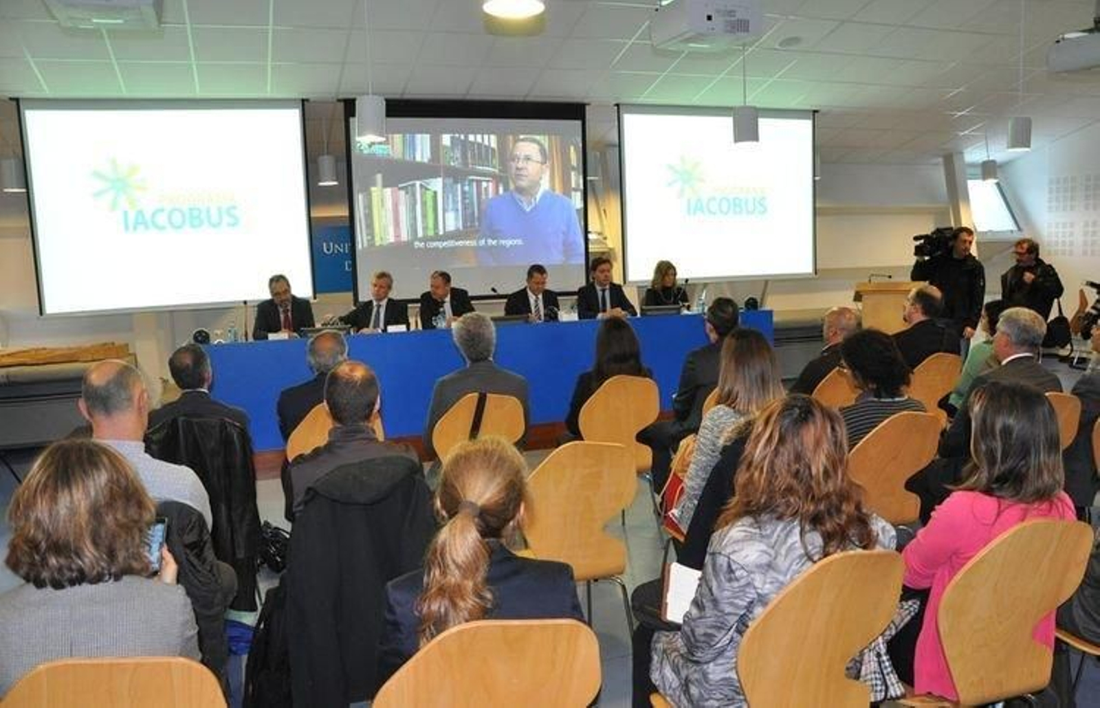 Un momento da presentación da 3ª convocatoria de Iacobus que tivo lugar na sala I do edificio Miralles.