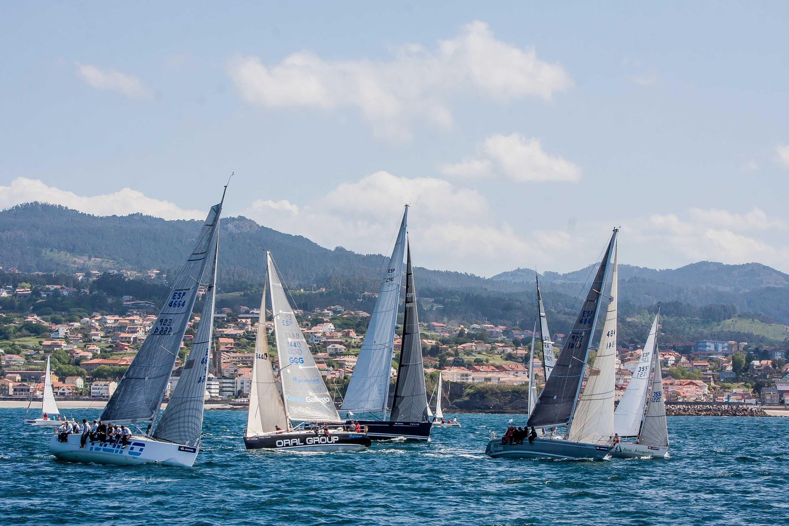El Trofeo Repsol comenzó ayer en aguas de la bahía de Baiona.