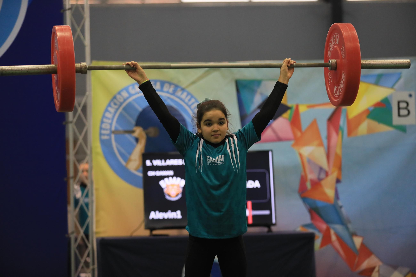 Galería | El futuro de la halterofilia gallega se cita en Oira