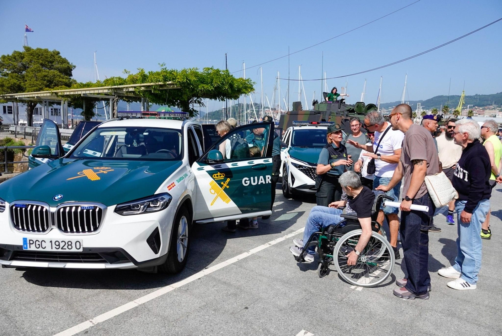 Galería | Comienza la programación del Día de las Fuerzas Armadas en Vigo